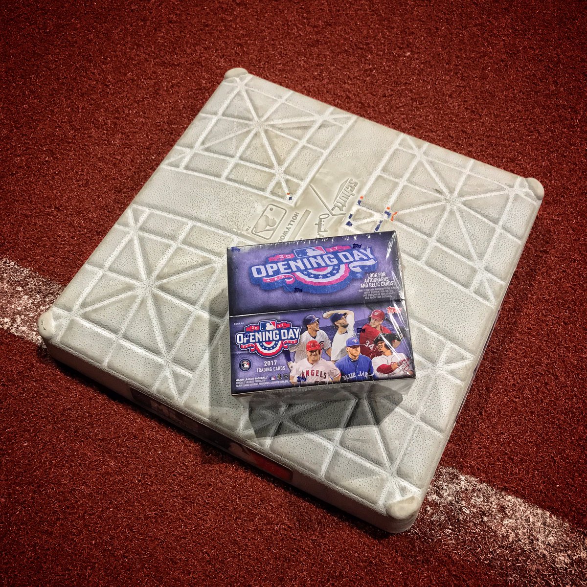 MLBNetwork's tweet photo. ⚾️ is back!!! RETWEET now for a chance at a @Topps #OpeningDay set! https://t.co/0vC1XIcFo4