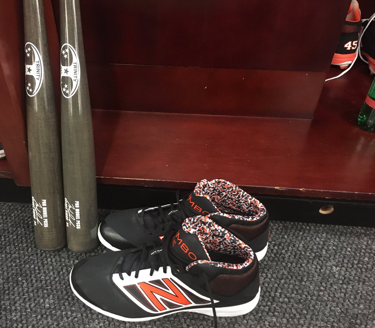 TrinityBatco's tweet photo. Trumbo is ready for opening day. @Mtrumbo44 #trinitybats #openingday @newbalance #birdland #marktrumbo https://t.co/pa3bgKBiJR