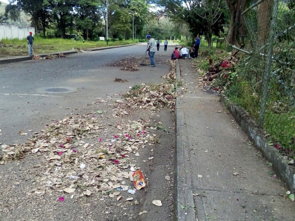 gdcmon's tweet photo. AHORA| La Gob. @yelitzePSUV_ despliega la Revolución Ambiental en #Caripe adecuando espacios para el pueblo ¡Revolucionarios trabajando! https://t.co/KuQe3Nep5M