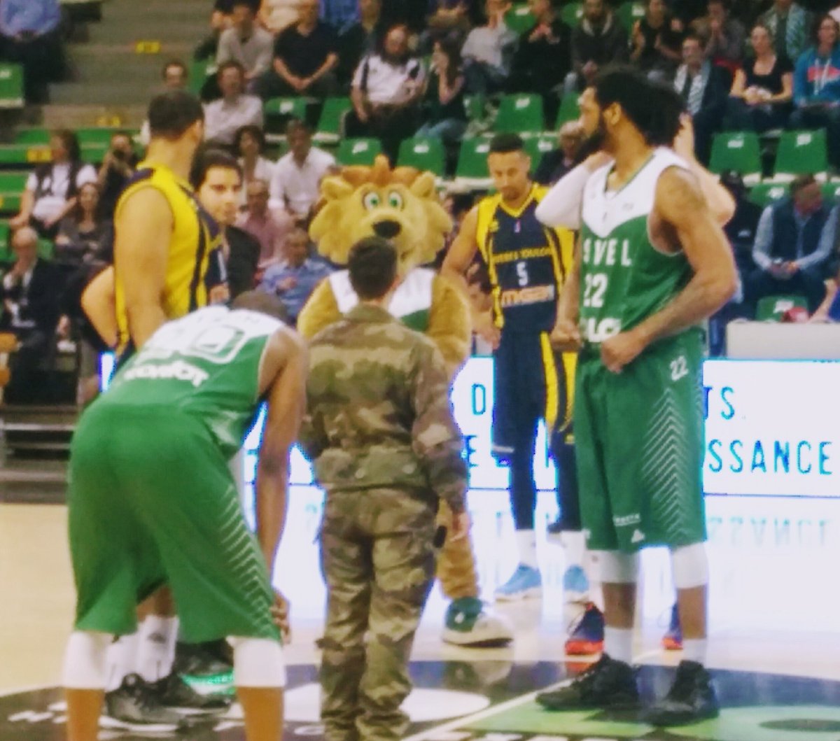 Musartillerie's tweet image. [direct]#MusArt et #7Rmat opération #AsvelArmy #fiersdenossoldats. @armeedeterre @Defense_Sud_Est @LaCABAT