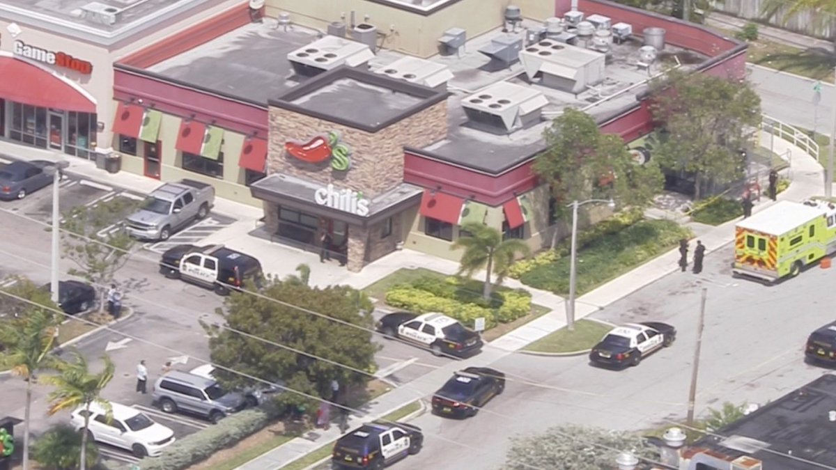 #BREAKING 1 injured in shooting at @Chilis in Miami Gardens bit.ly/2oRt79I https://t.co/huUPV3DOcJ