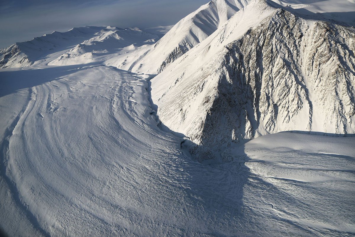 TheAtlPhoto's tweet photo. Above Canada and Greenland With NASA's Operation IceBridge - Breathtaking images from Getty photog @mario_tama - https://t.co/7BeZOGMrkE https://t.co/YtvKCnz37R
