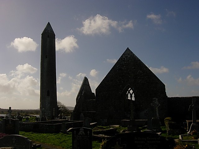 AtlanticWayCS's tweet image. This Kilmacduagh Round Tower and cathedral... near Gort a great place to bring visitors...