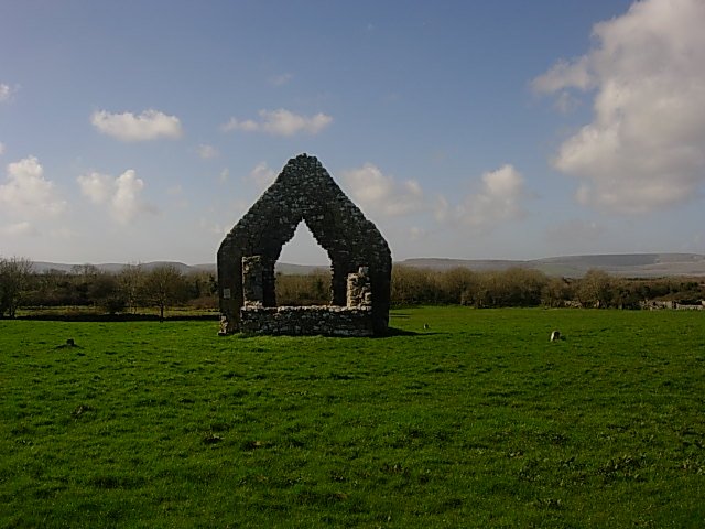 AtlanticWayCS's tweet image. This Kilmacduagh Round Tower and cathedral... near Gort a great place to bring visitors...