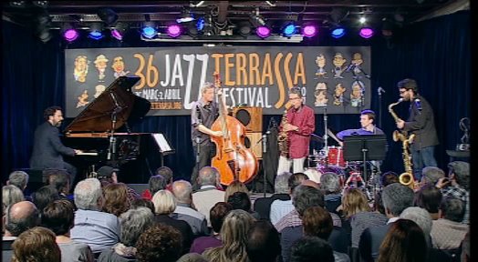CanalTerrassa's tweet photo. El #Terrassajazzman a Pau Casares tanca un Festival de #Jazz de #Terrassa amb 47.000 espectadors https://t.co/SGcyIAVa4F #36FJT #culturatrs https://t.co/YRFYBh7uty