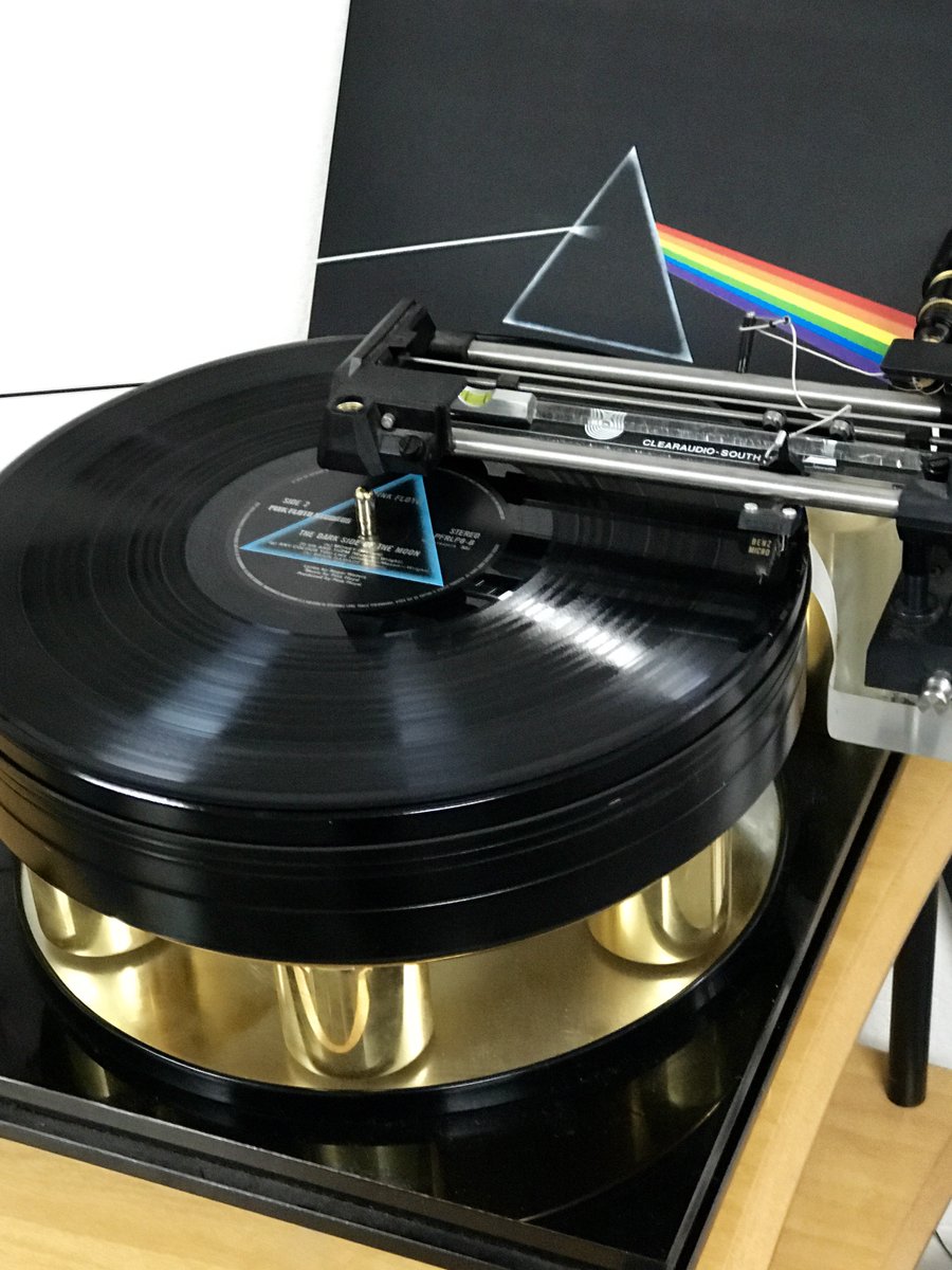 TARALabs's tweet photo. Listening to 180gm #PinkFloyd Dark Side of the Moon on TARA Labs Space&Time #turntable w/ #Clearaudio #vinyl #tonearm & #BenzMicro cartridge https://t.co/jlXiaxiWs8