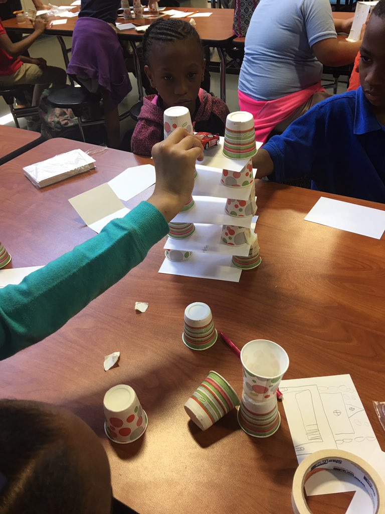 MsColeClassroom's tweet image. 3rd grade loves STEAM! #learningisdoing #STEAM @ALX_Adventurers @AliefScience