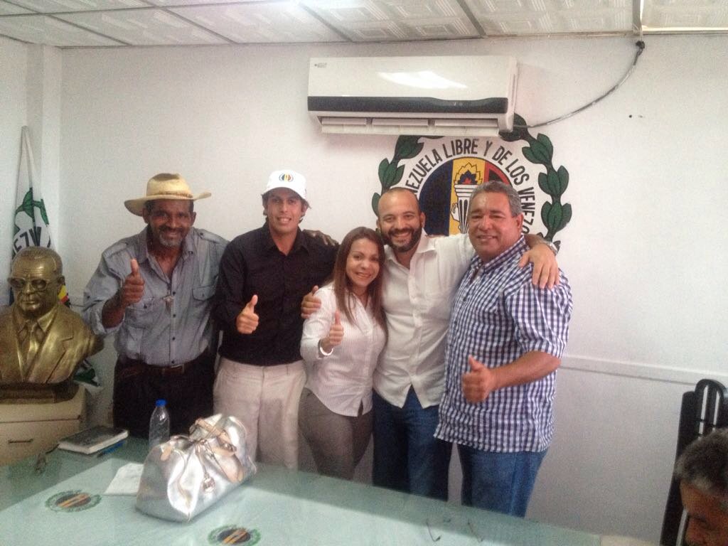ADTemblador's tweet photo. Felicidades compañero! Unidos en la lucha para 
UNA VENEZUELA LIBRE Y DE LOS VENEZOLANOS! #ADelante! @LuisAlejandroF https://t.co/YP2pKtGbvd