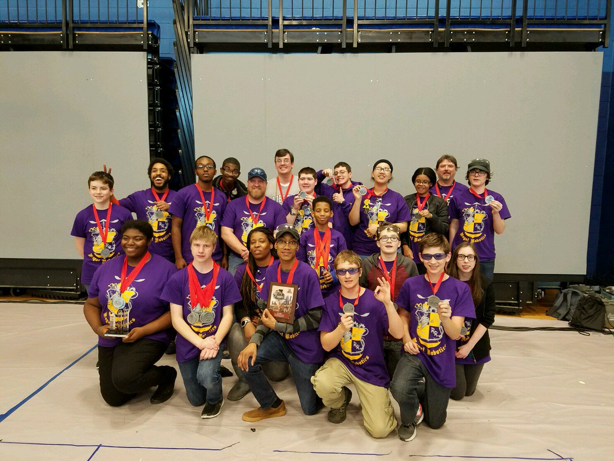 Robotics3359's tweet image. Throwback to our competition at Blacksburg! 👑🔧 It was so fun being that far west-- and winning second was great too! #RoyalRobotics