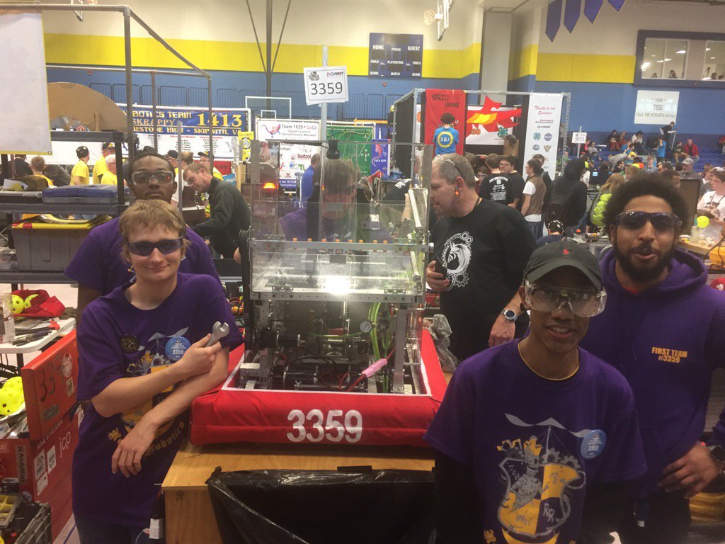 Robotics3359's tweet image. Throwback to our competition at Blacksburg! 👑🔧 It was so fun being that far west-- and winning second was great too! #RoyalRobotics