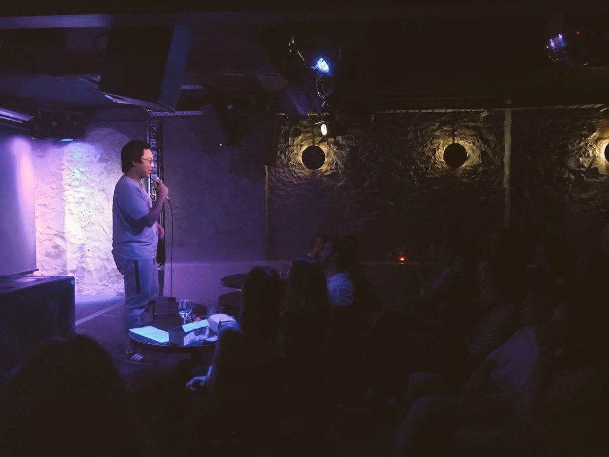 quickbitescomD's tweet image. Our first 3 #MICF shows SOLD-OUT! 

Here's a pic of @aaronch3n being an angel

&amp;amp; here's a link for next weeks tix: comedyfestival.com.au/2017/shows/10-…