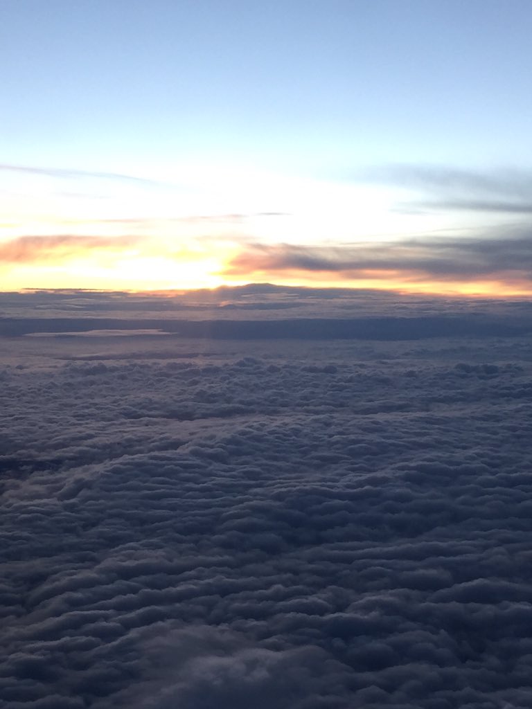MarkISutherland's tweet photo. Some things never get old. Like sunsets. At 25,000 ft. Still leaves me in awe of this amazing planet. #HisSignature https://t.co/GxMKYj1bDY