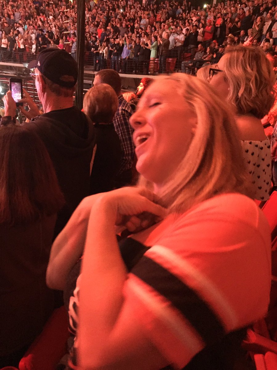 GBbeliever4life's tweet photo. THIS TEXAS girl LOVES @garthbrooks #GARTHinLUBBOCK @BryanMMoore @NashDingo @ThatSamOlson @trishayearwood just in my element! 😃❤️❤️ https://t.co/86DbdzXivA