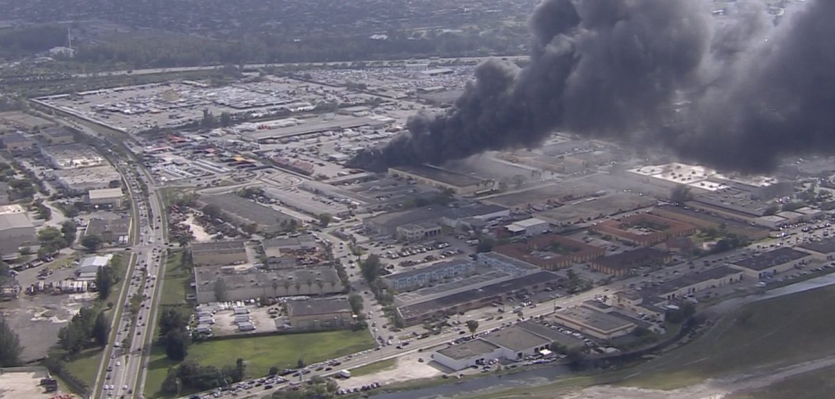 WATCH LIVE Massive fire at warehouse in Opa-locka after multiple explosions reported bit.ly/2nxsO2R https://t.co/OeYW4joiYo