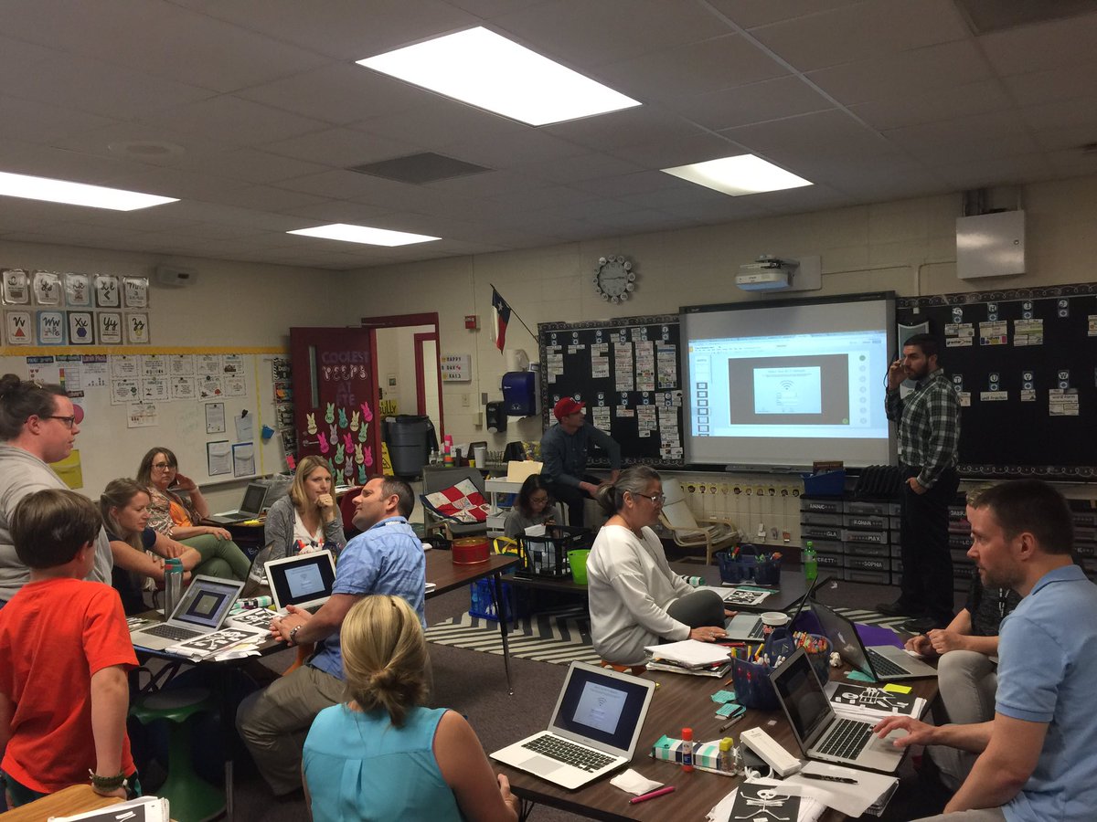 mrhooker's tweet photo. Staff MacBook training at FTE! #eaneschat https://t.co/FRu3GJx6vU
