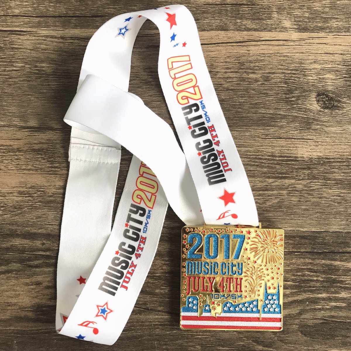 WeRunNash's tweet photo. Bling bling!! 🏅Register at https://t.co/ACuAh6LXHN https://t.co/yVxYM9uAgO