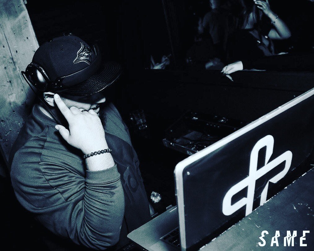 omidnazlife's tweet photo. More chunes for your head top. #SameSaturdays https://t.co/jluu5JiEH0