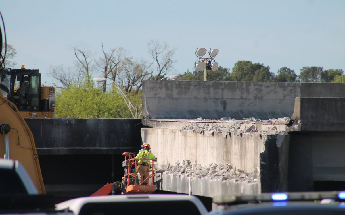 ffshifflett's tweet photo. Photos of I 85 bridge collapse #I85BridgeCollapse #i85collapse #I85FIRE https://t.co/He6HaFn085