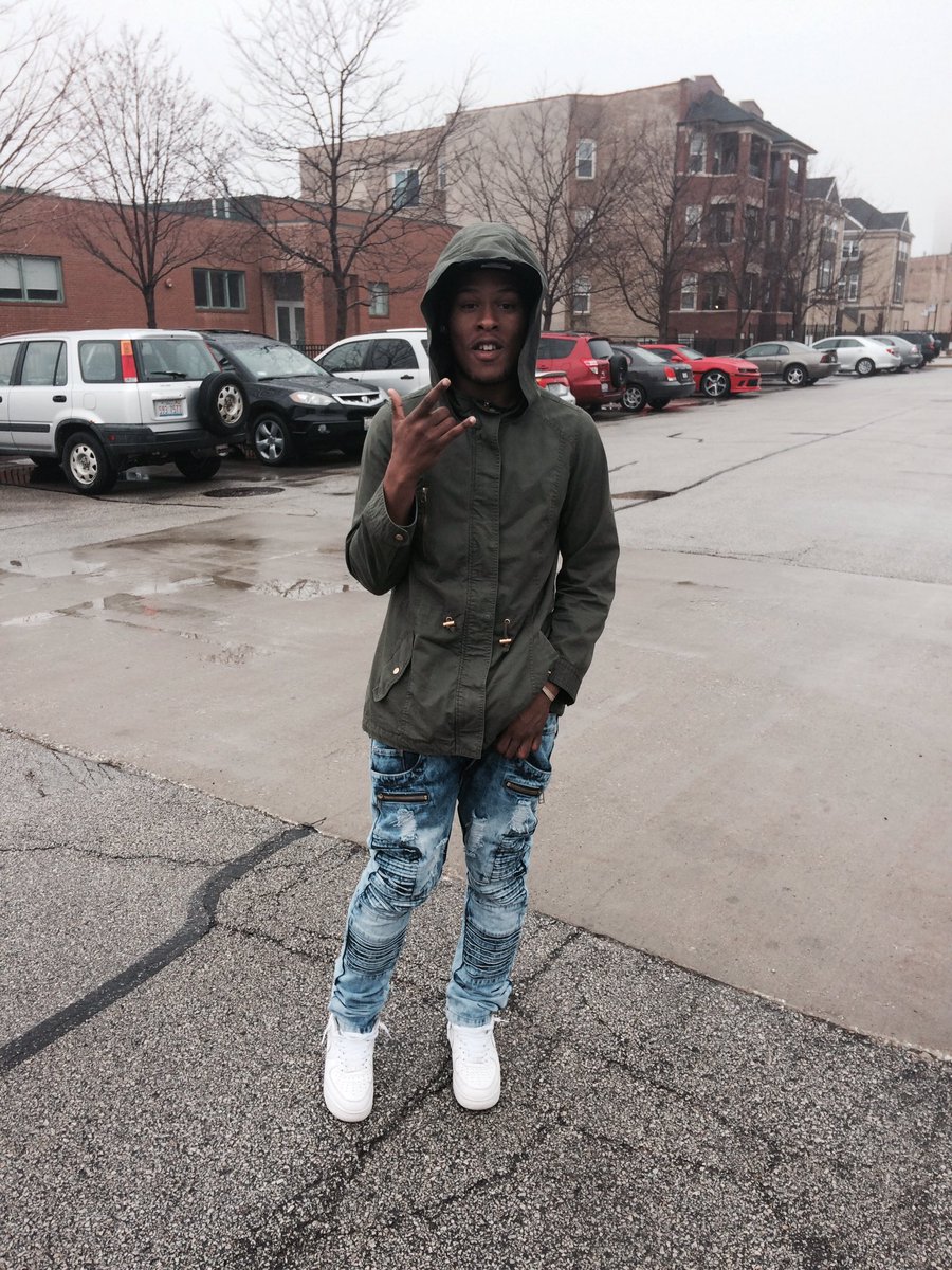 TaedoeDaSHOOTA_'s tweet photo. #FaETHO...... 🤘🏽🅱️ #BskiGANG https://t.co/GNMQkNjqYe