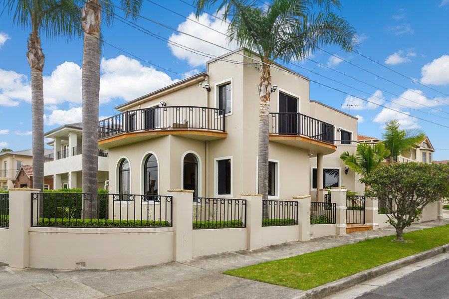 DevineREstate's tweet photo. This #magnificent #property near the #water at #RoddPoint is on the market for $3,195,000. Call Craig: 0404 249 575. https://t.co/B7XefjaS86 https://t.co/TIVHjB02hF