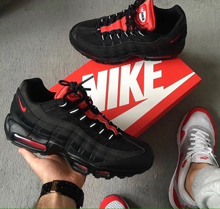SNEAKERS tweet media