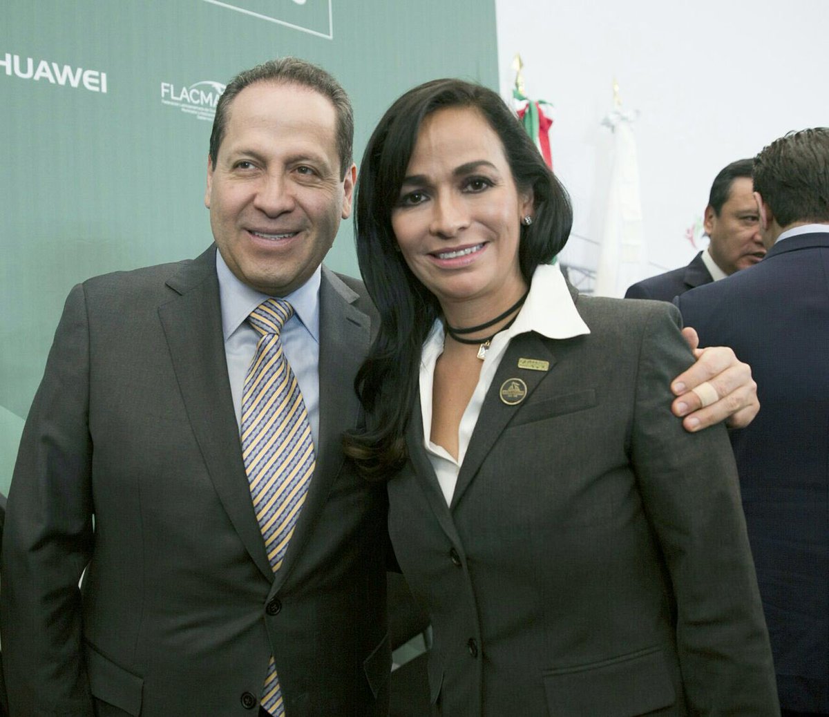 Laura Fernández 💫 tweet media