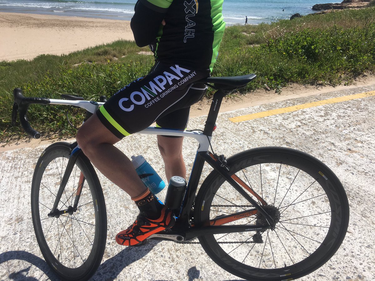 Joandomenec's tweet photo. Todo un lujo rodar con estas vistas, y equipado con @compakgrinders @WilierTriestina @VittoriaShoes @danijaca @compakteam #LoveMyWilier https://t.co/g4qV6do65G