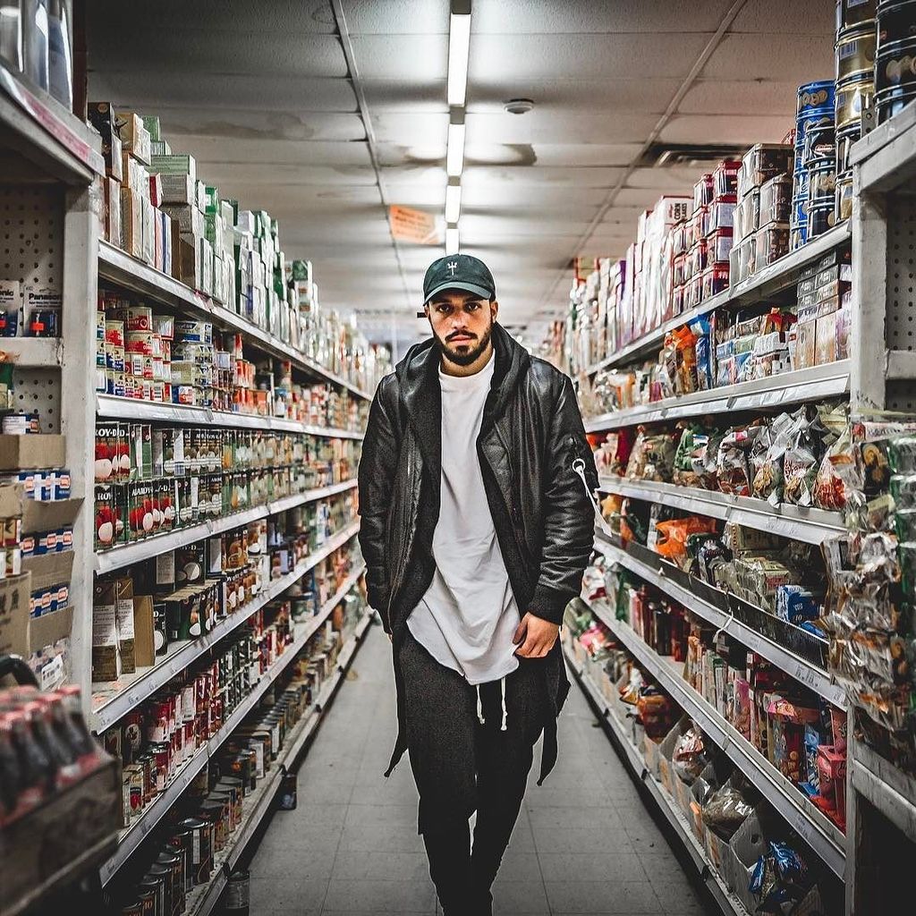 416shooter's tweet photo. No shopping #noshopping #chinatown #toronto #joeghost https://t.co/FesLMYkqQD https://t.co/5Qr5q91960
