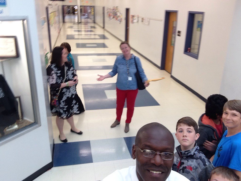 SMSSpell's tweet photo. Heeyyy! Mrs Sharp! Rock Ridge students getting a tour of 'The Field' #letsgoRR #futurecats! #WeAre...Wildcats! https://t.co/NrzB3riv8V