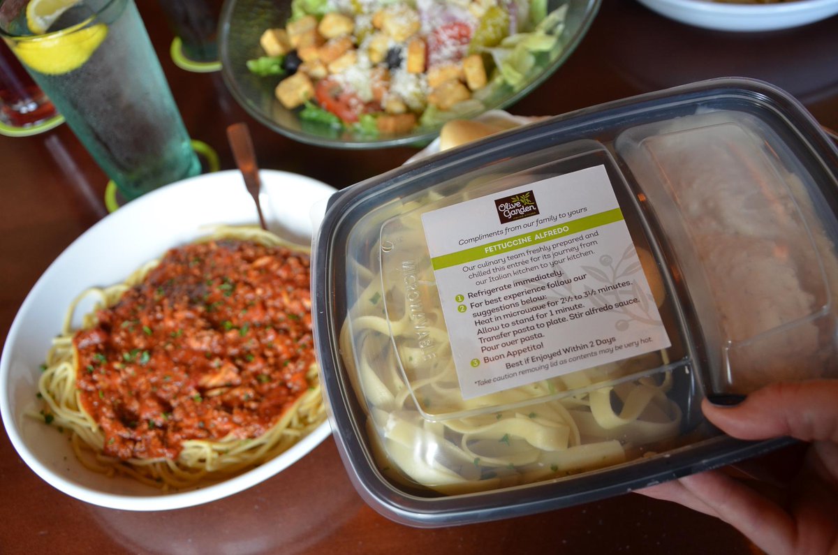olivegarden's tweet photo. When you can't decide between red sauce and white sauce, so you ¯\_(ツ)_/¯ and get both.

❤️ Buy One, Take One ❤️ https://t.co/cue2XqGTbd