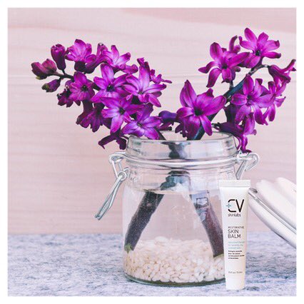April showers = spring flowers.🌸 Restore your skin and get ready for a spring glow. Happy Monday!✨

#spring #springflowers #freshblooms