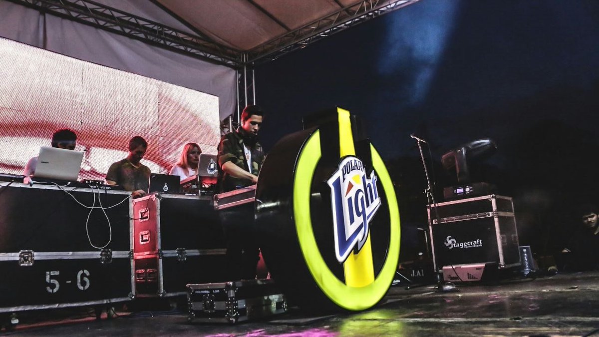 HoliColorFestCc's tweet image. Asi Celebramos#holicolorfestccs #PolarLightViveON #unimet #india #vj #djs @polarlightve @espaciounimet @Pepsiven 📷 @ChuchoAlarconC