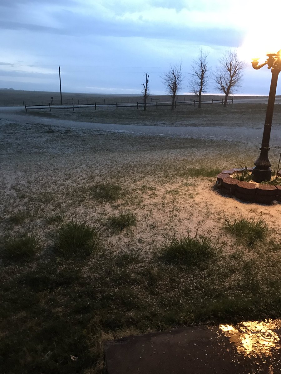 RexRalston's tweet photo. That's not snow. #peasizedhail 2 miles east of Gruver. #itsmoisture https://t.co/1hEYUa2CFa