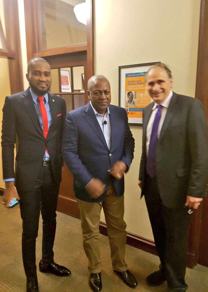 MrFixNigeria's tweet photo. It was a great delight meeting you today @davidaxelrod at @UChiPolitics. Yuge honor! https://t.co/p5WpYPJQN5