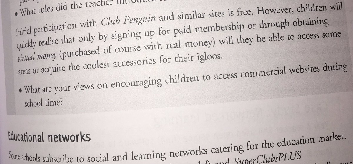 yeahyeahElen's tweet photo. RIP club penguin 🐧 sad times. #CoolestAccessories #IsThatAPun ??? https://t.co/gBbtQ33r4t
