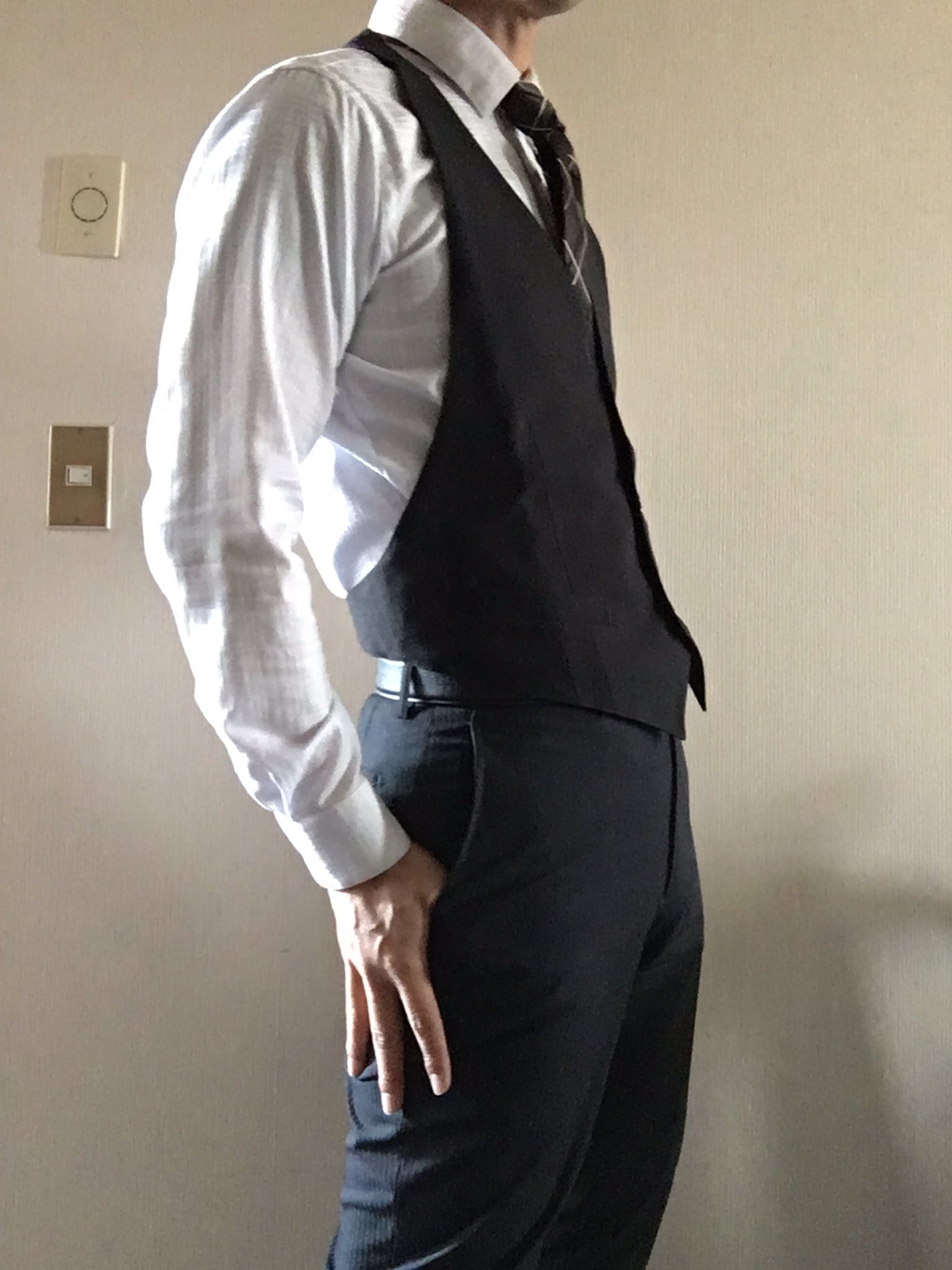 那月 Kagaho04 カマーベストありがとうございます 横からのシャツとベストの境のたぽっとなっている所がとてもいいですね 眼福です Twitter