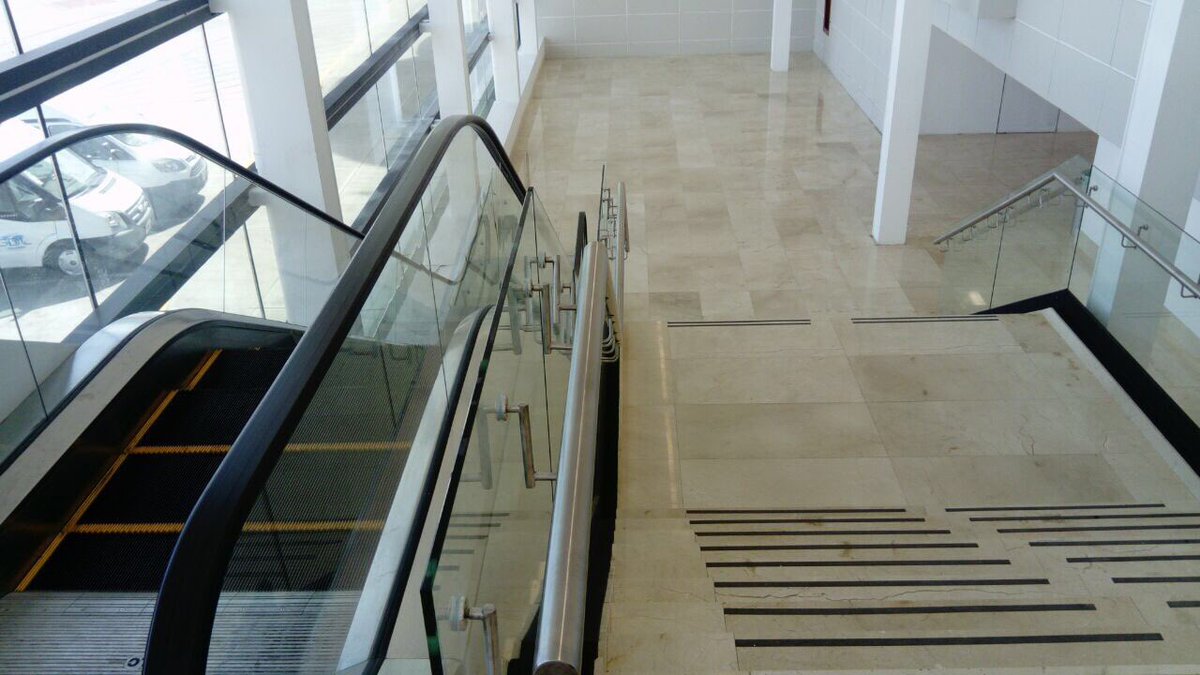 SalvaFdezAyala's tweet photo. Concluyendo recorrido instalaciones en remodelación aeropuerto #gdl @grupo aeroportuario del Pacifico @gruizesp @Yuriria_Mascott @jrodartel https://t.co/ogO4QalMDQ