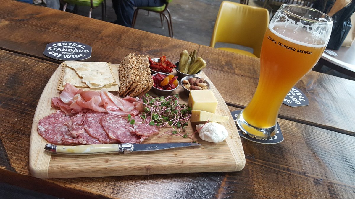 VisitWichita's tweet image. Celebrate beer in Wichita with National Beer Day and Kansas Craft Beer Week bit.ly/2otWOkT #ICTdining #craftbeer #ICTbrews