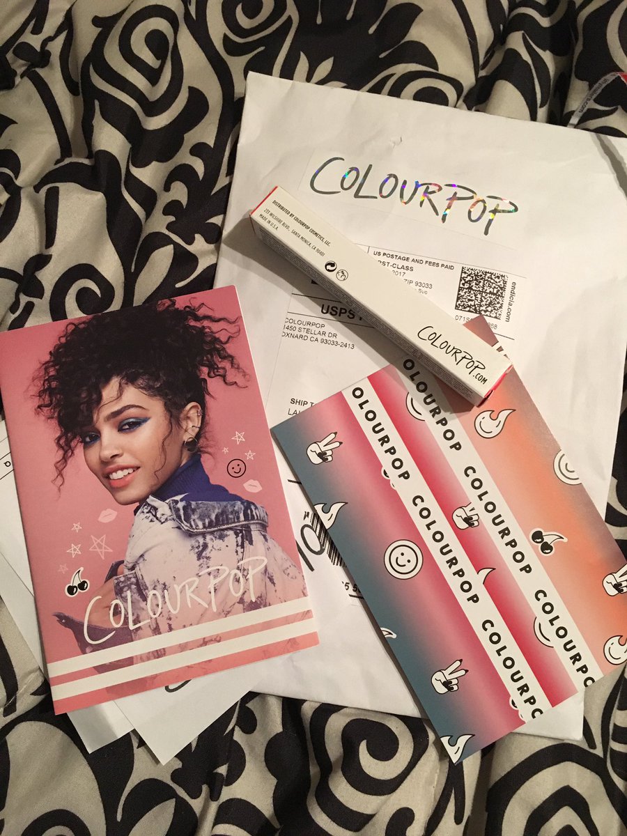 mslola7's tweet photo. Happy happy, joy joy! My @ColourPopCo arrived! #AreNBe https://t.co/Cj9tqP7Jgc