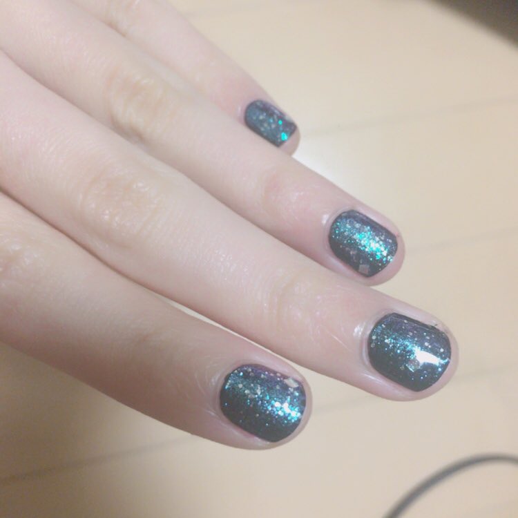nyaasan1's tweet photo. 宇宙ネイルしなくても宇宙ネイルっぽくなるマニキュアあるのよ https://t.co/PMvLyMZmtM