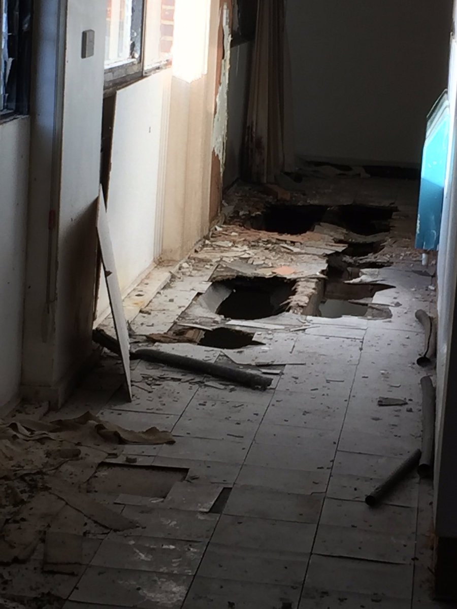 FireMedic2016's tweet image. This shows the importance of a BA shuffle.. This factory was engulfed in flames - This was found whilst fighting the fire!