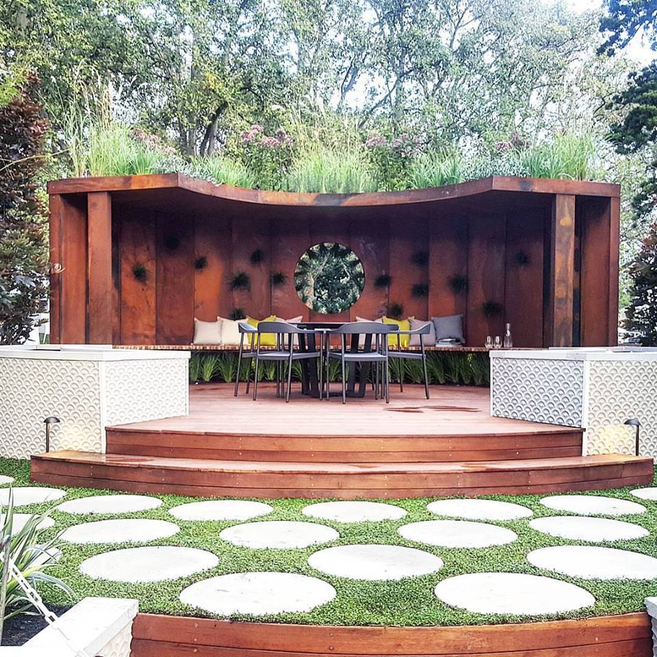 Circle Work by Waddell Landscapes from this year's #MIFGS feat. circular #precastconcrete pavers by #anstonarchitectural - love the look!