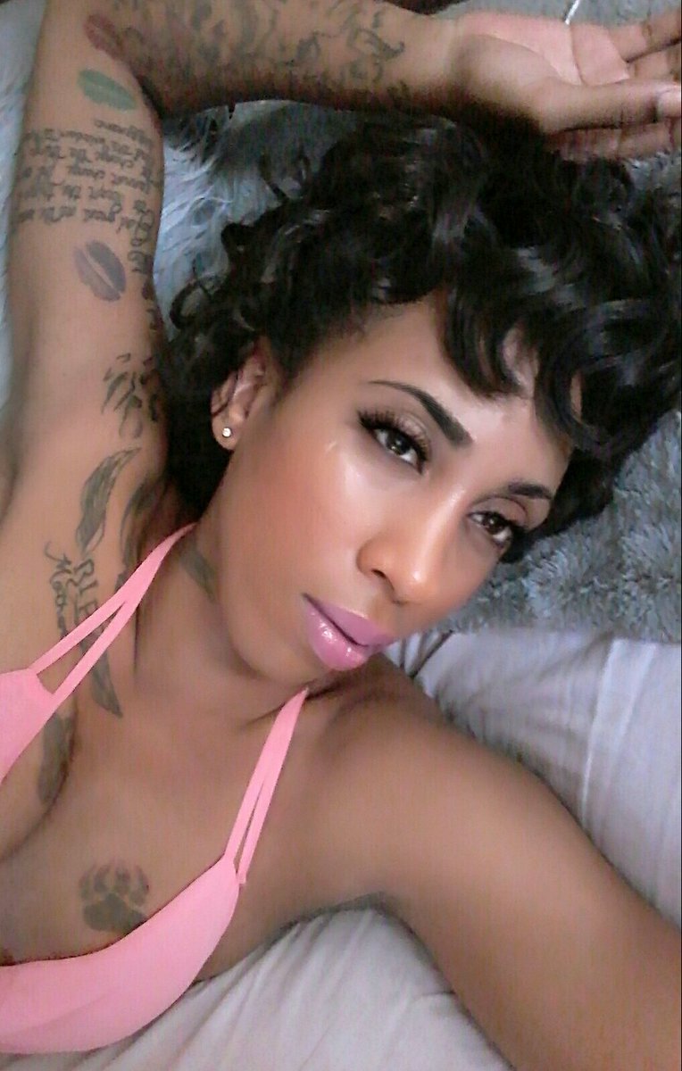 _mira_mo__'s tweet image. Bored