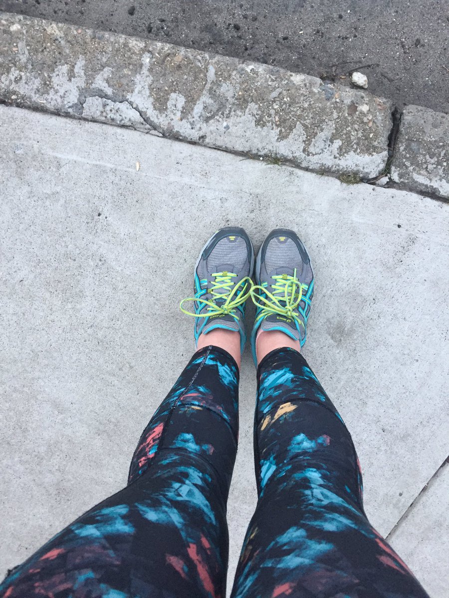 gotjillybeans's tweet image. Needed to go for a run, but also really wanted wine..... 

Solution: run to the package store, buy wine, put it in your backpack &amp;amp; run home