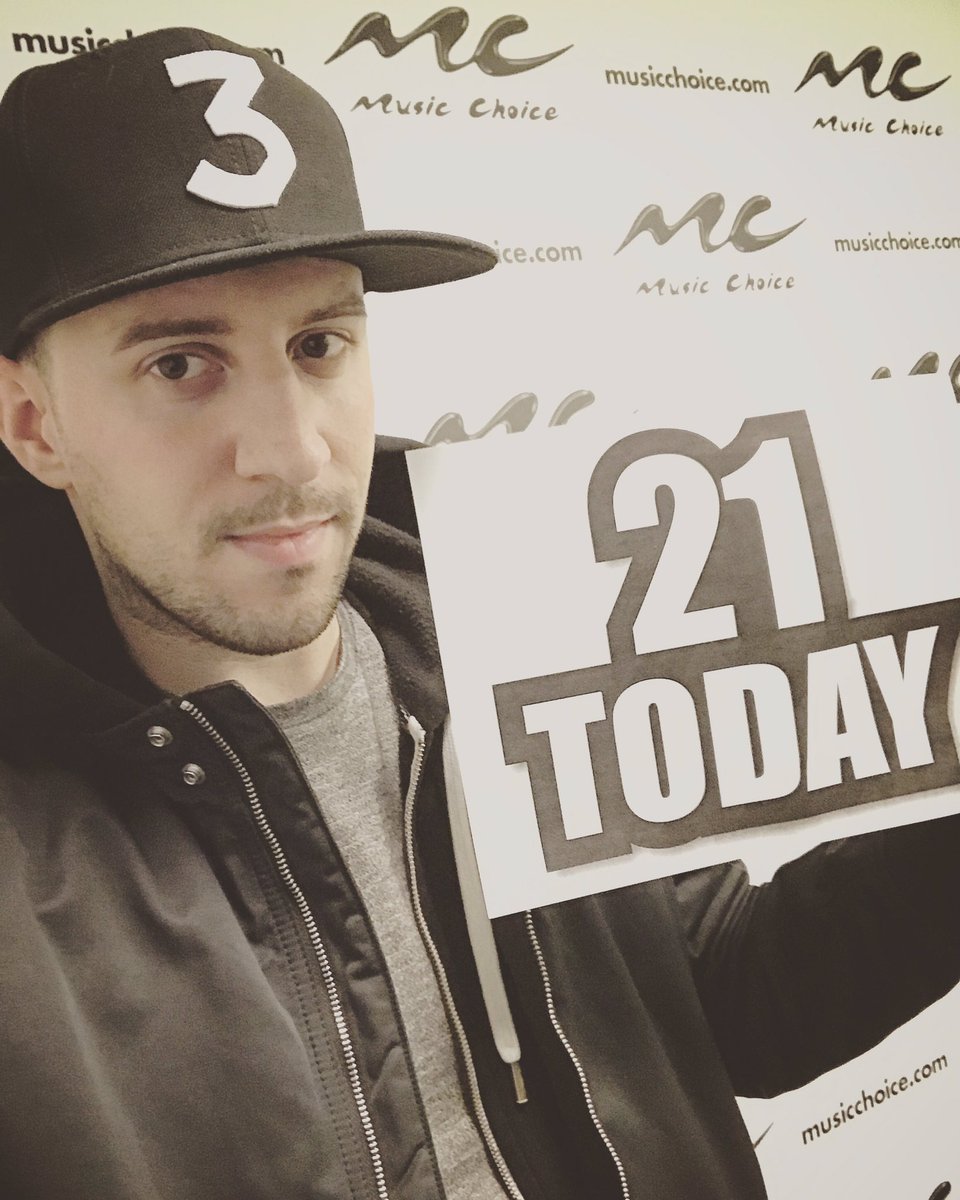 It's my Birfffdayyyy and I decided I'm going to be 21 for the day 🍾🎂