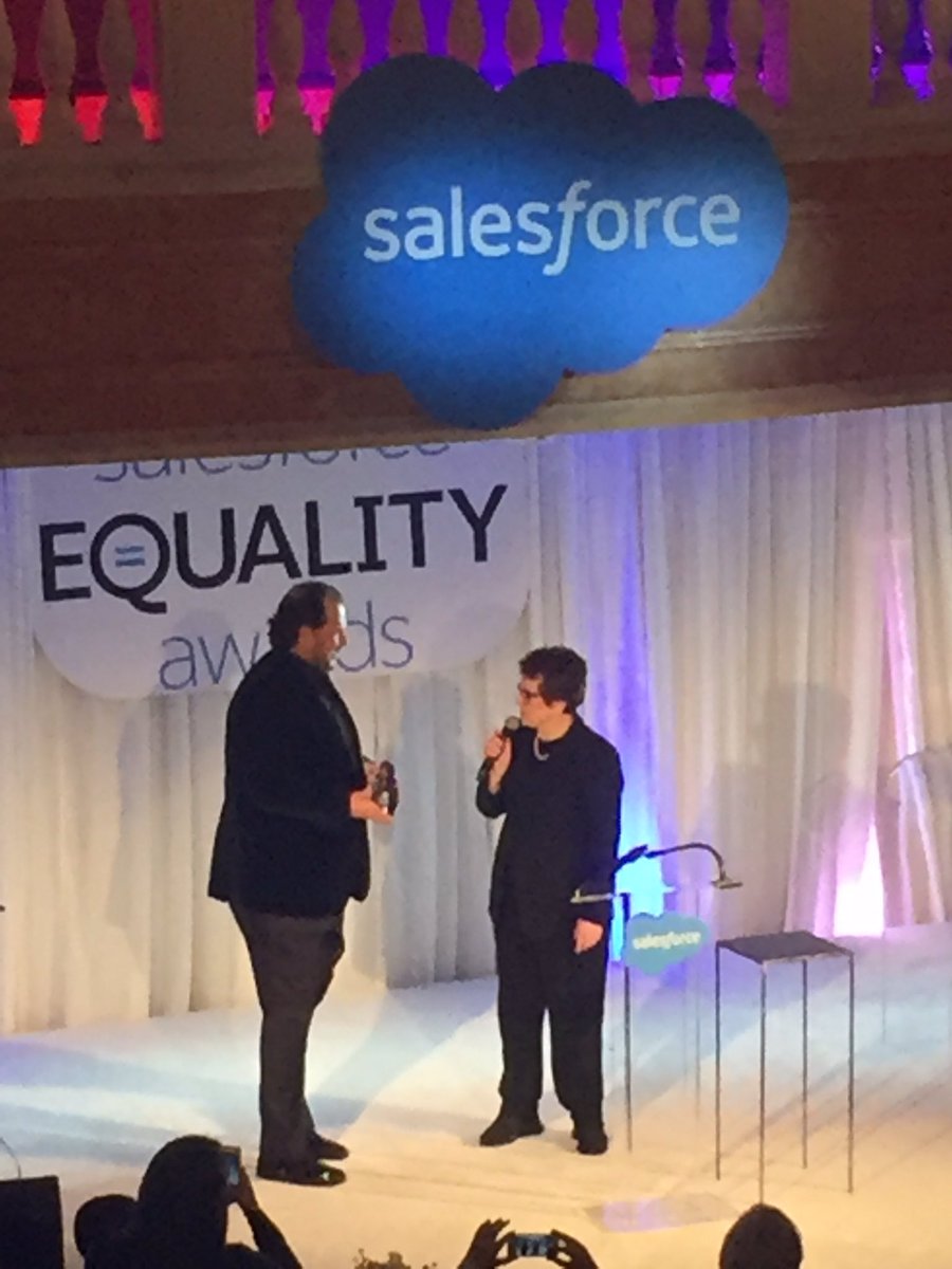 AllSalesforce's tweet photo. .@BillieJeanKing recognized as the second award winner challenges the room with a "dare to lead" message #EqualityforAll https://t.co/4Xj9Mk1trJ