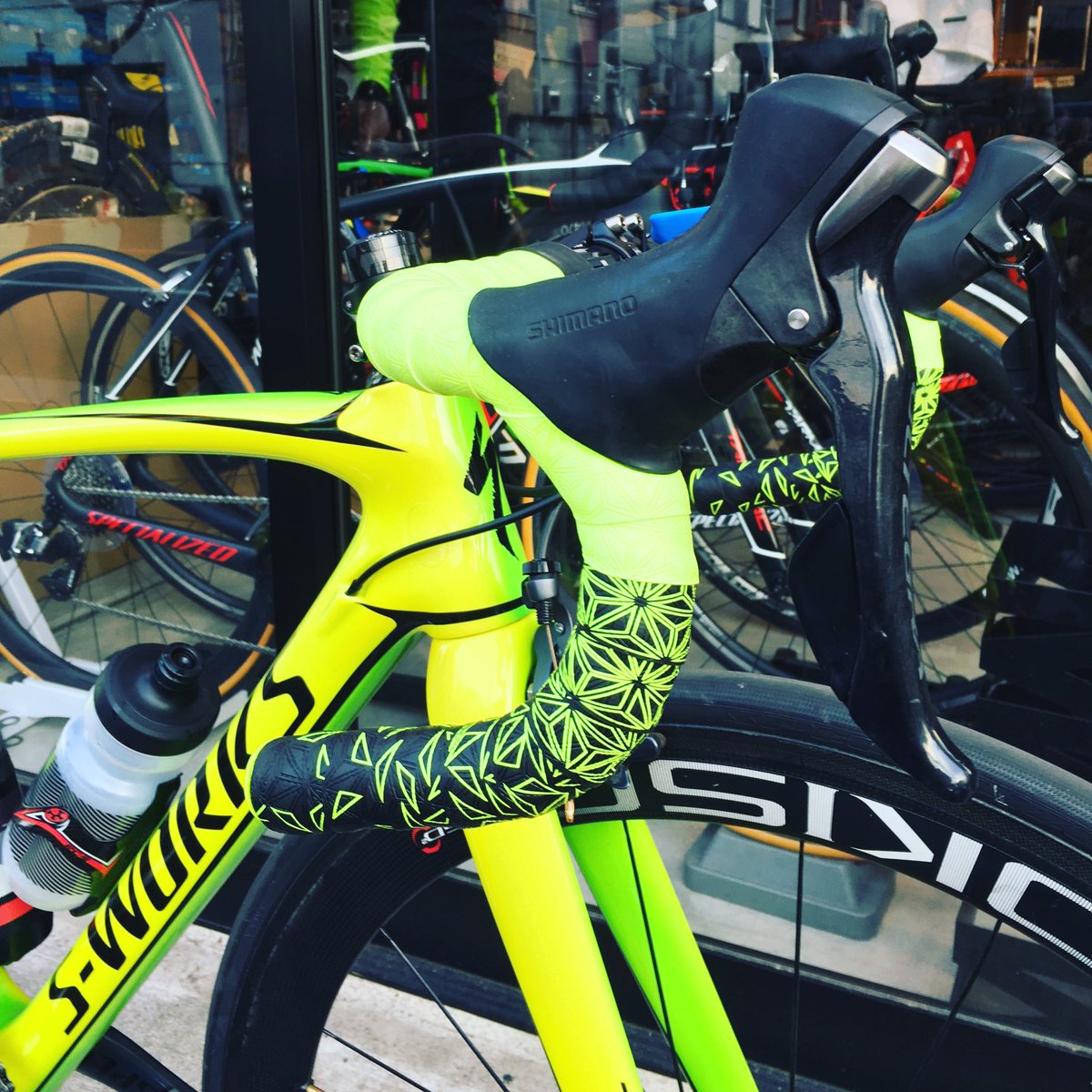 BiciclettaShido's tweet photo. #shido_works #spacaz #starfade #neonyellow
https://t.co/il8jtxlCgb https://t.co/63DDhL28eX