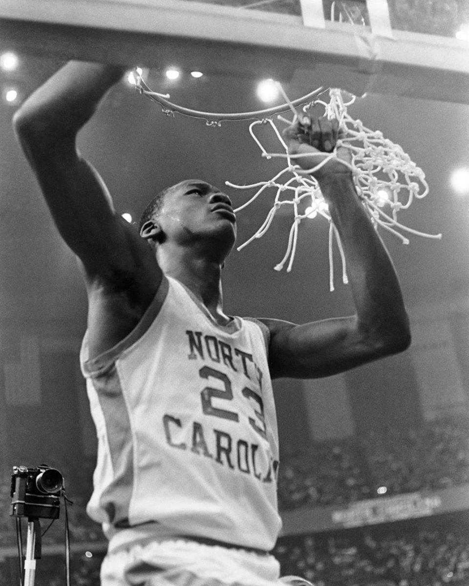 Jumpman23's tweet photo. History awaits. https://t.co/gWgo2NLMfX