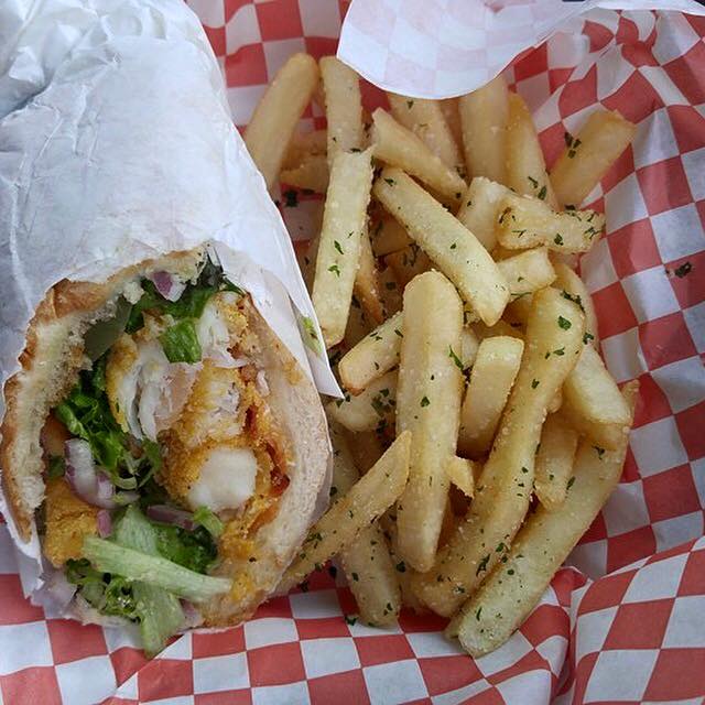 BookThatTruck's tweet photo. TUES #FRYERTUCK #NEWCODONTHEBLOCK  @TheTackleBox_SC #Wateridge 5120 Goldleaf Circle LA 90056 Open 1130-230 https://t.co/HF04KmRT0V