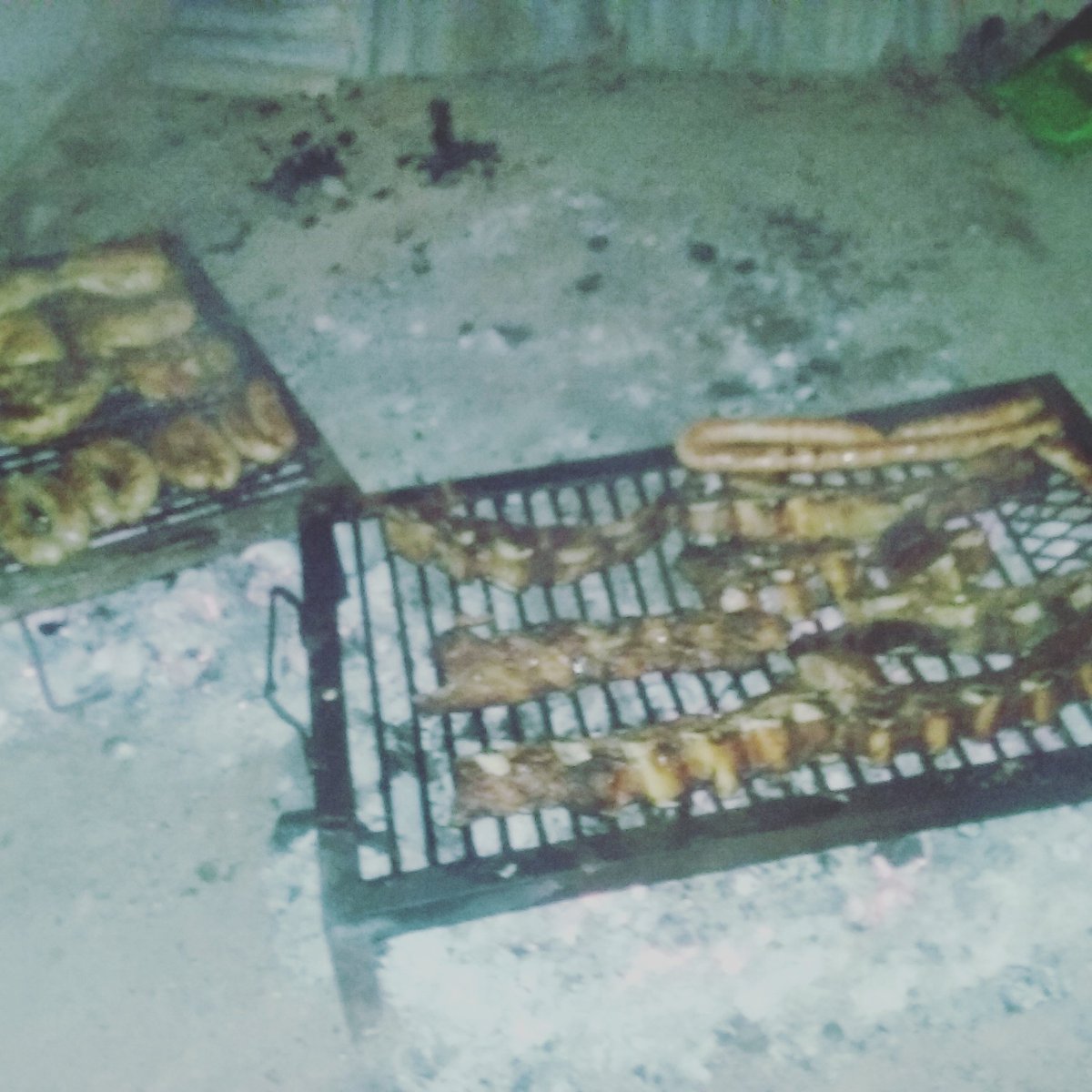NorambuenaAgus's tweet photo. Asadito en el cumple de mi madre  😀 https://t.co/GN49irSaBE